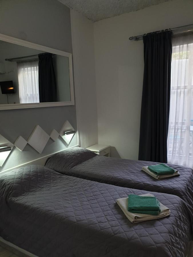 Porto Castello Hotel Фира Екстериор снимка